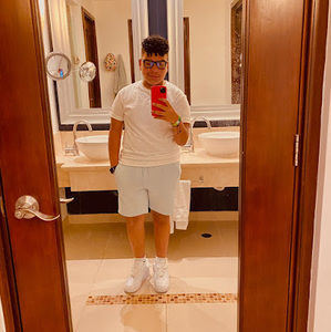 Meet your Posher, Elvis